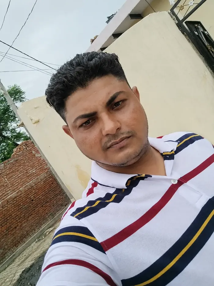 Rajesh, owner of Freshwind AC Service, in Greater Noida